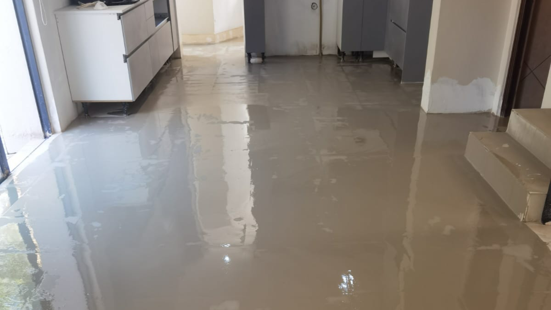 Concrete grinding for smooth flooring surfaces